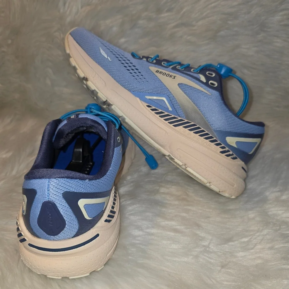 Brooks Adrenaline GTS 23 Shoes - Women's 8 B - Vista Blue Navy